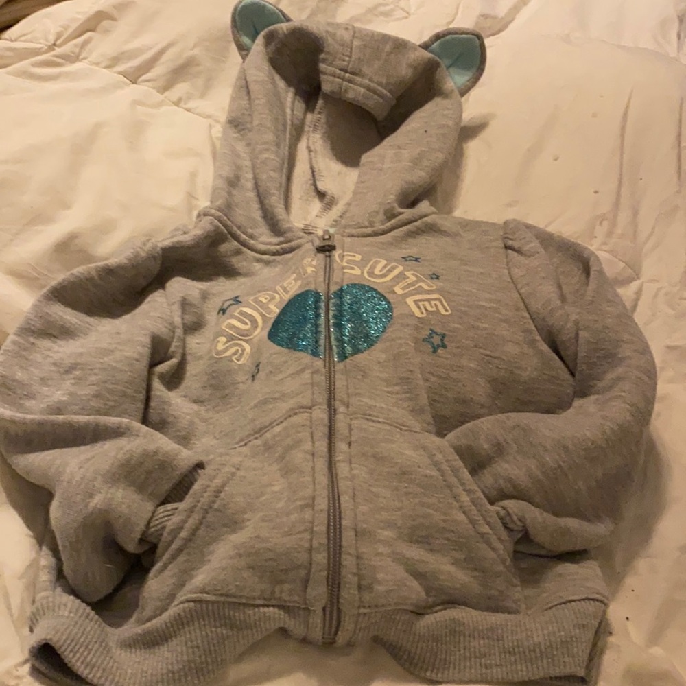 2T fleece jacket with hood .